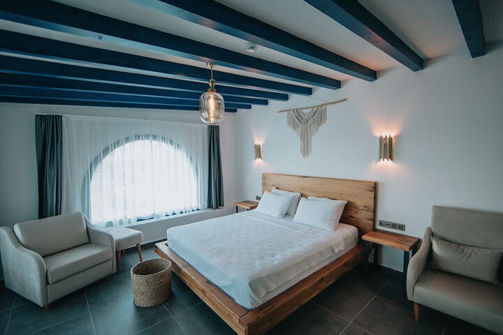 Room 14 of 76
