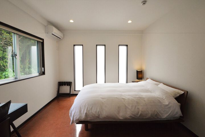 Room 2 of 37