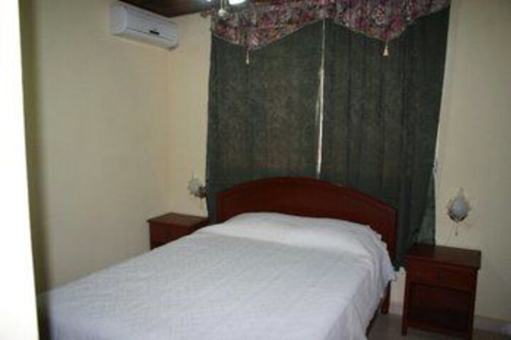 Room 4 of 18