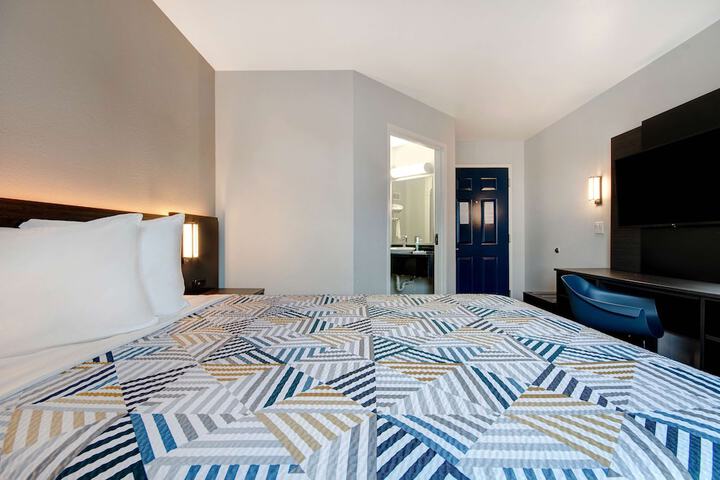 Room 7 of 26