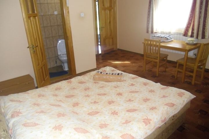 Room 6 of 6