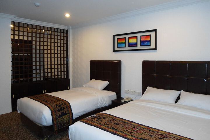 Room 13 of 42