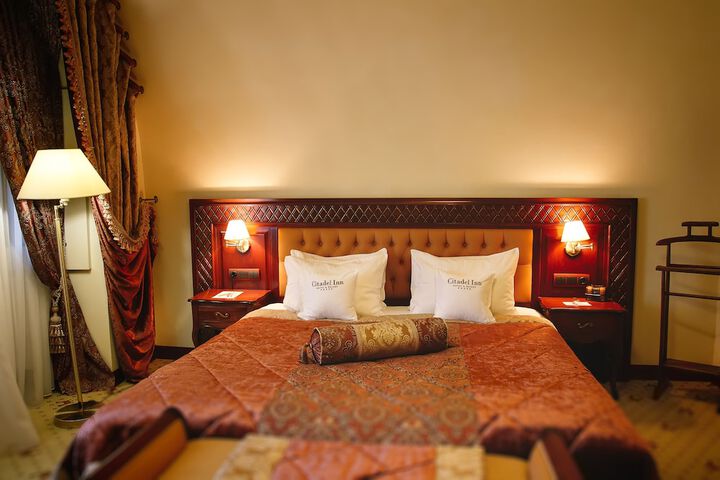 Room 2 of 60