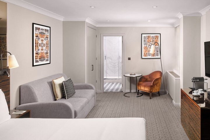 Room 32 of 61