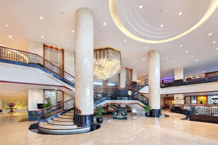 Entrance & Lobby