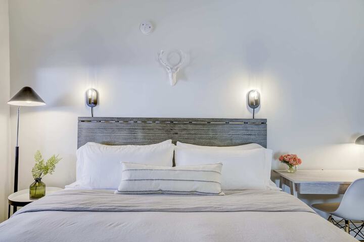 Room 3 of 147