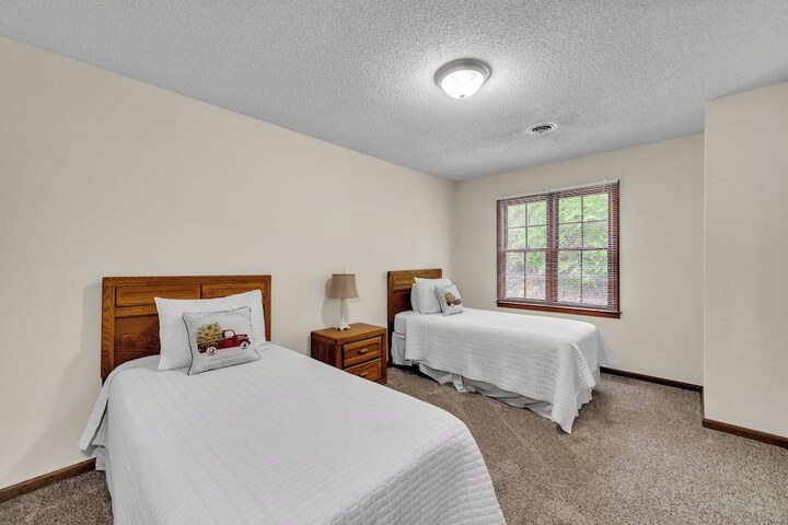 Room 52 of 180