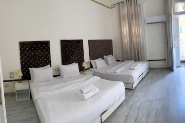 Room 8 of 27