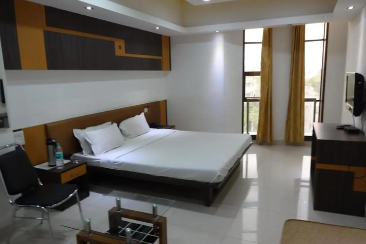 Room 3 of 16