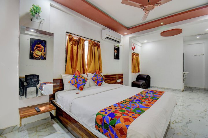Room 9 of 28