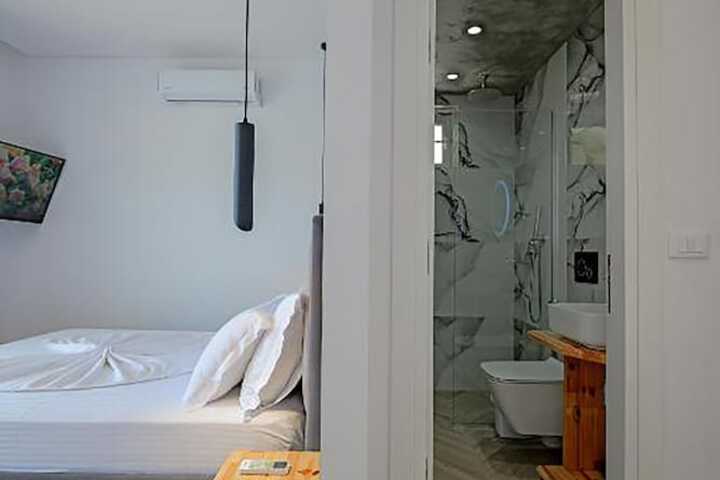Room 72 of 141