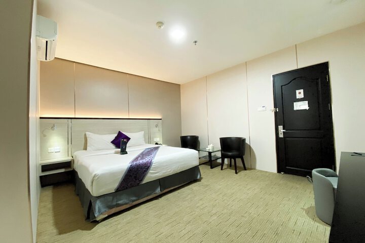 Room 13 of 63