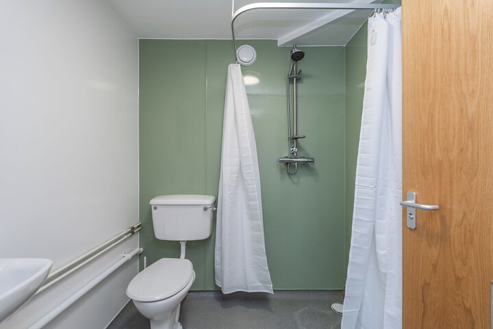 Room 6 of 12