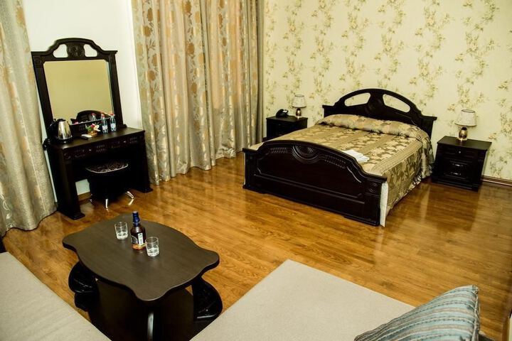 Room 15 of 38