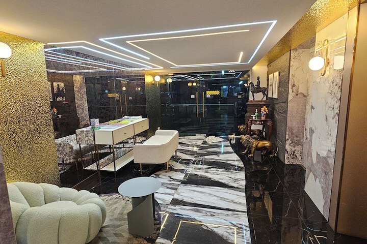 Entrance & Lobby