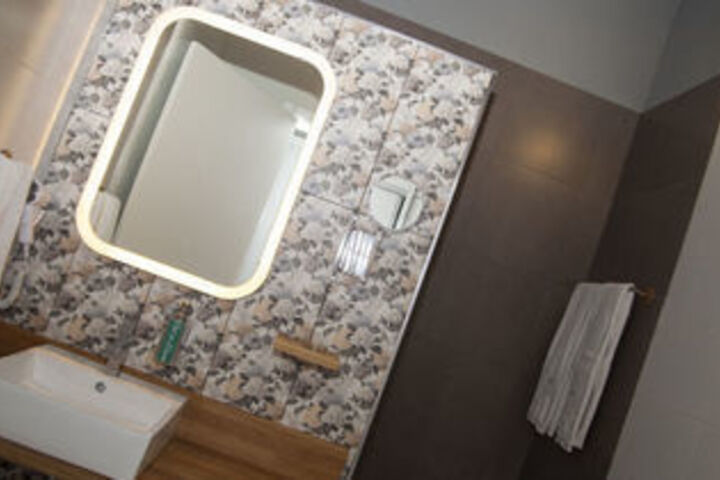 Room 10 of 42