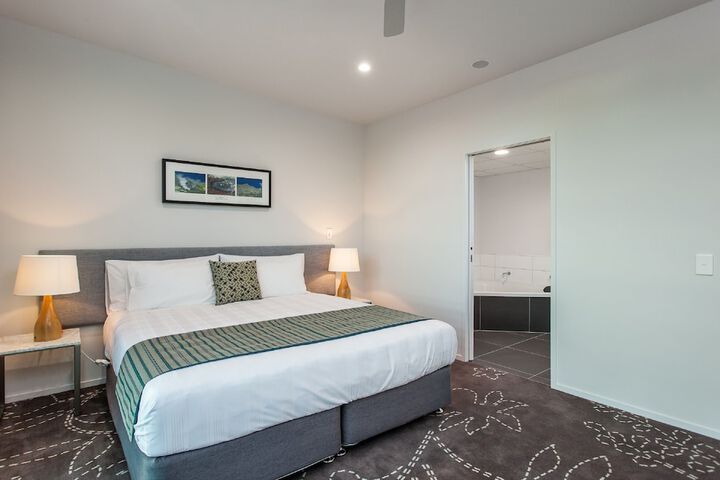 Room 3 of 33