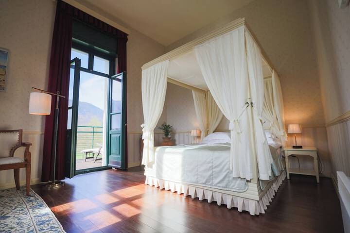 Room 30 of 80