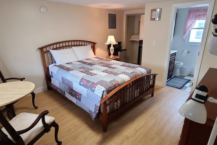 Room 5 of 18