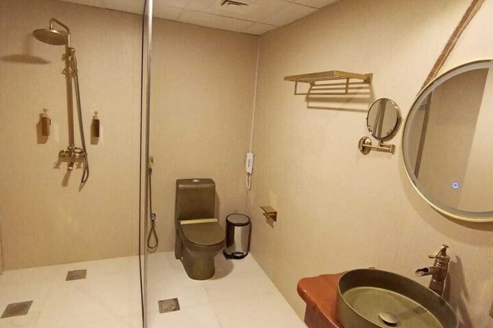 Room 35 of 48