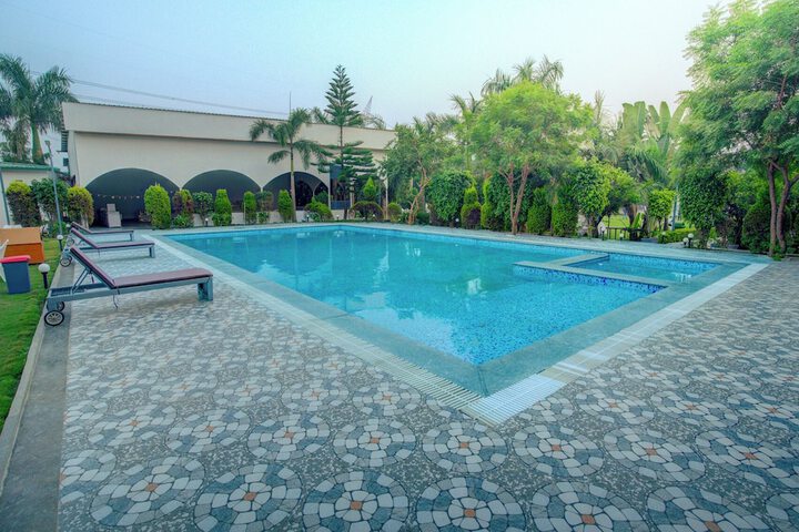 Pool 4 of 10