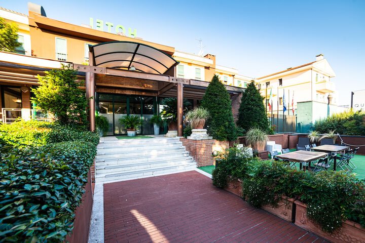 HOTEL QUERINI - Essential Business Hotel Sandrigo in Sandrigo