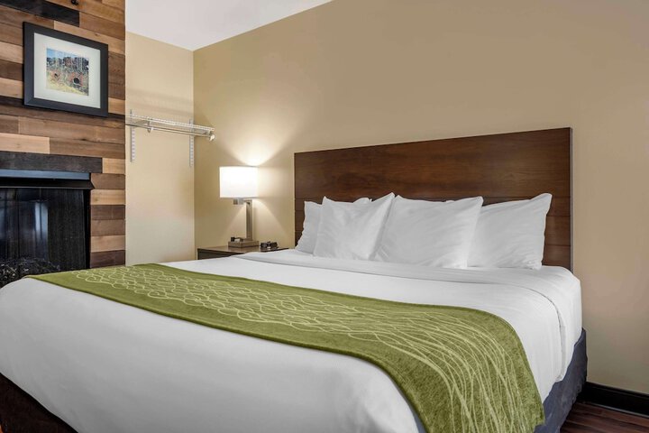1 King Bed (1 of 21)