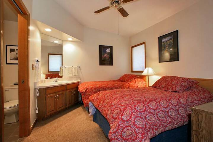 Room 3 of 66