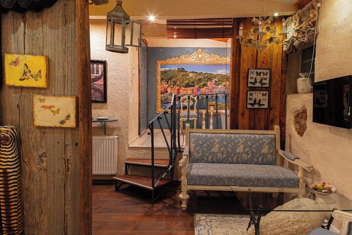 Room 27 of 71