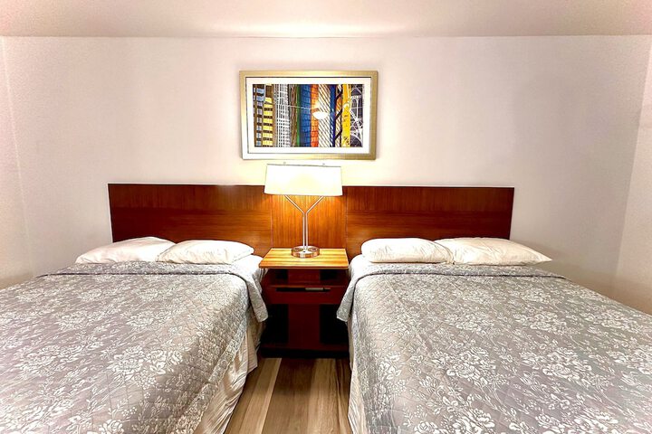 2 Double Beds (7 of 8)
