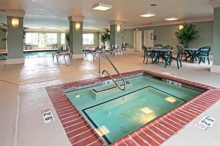 Indoor spa tub
