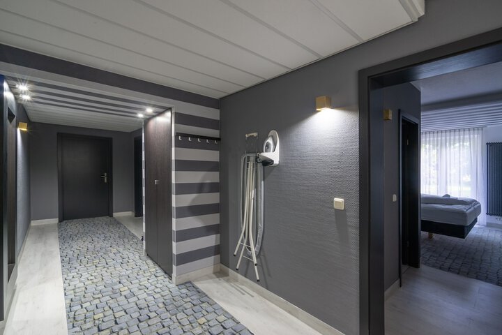Room 27 of 138