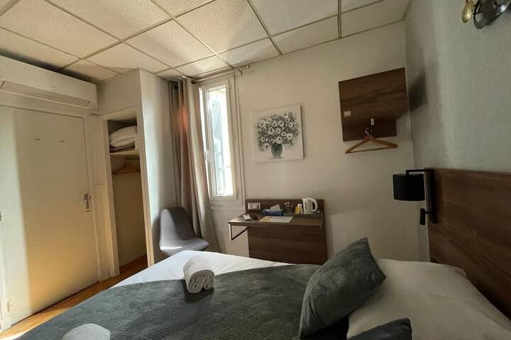 Room 27 of 44