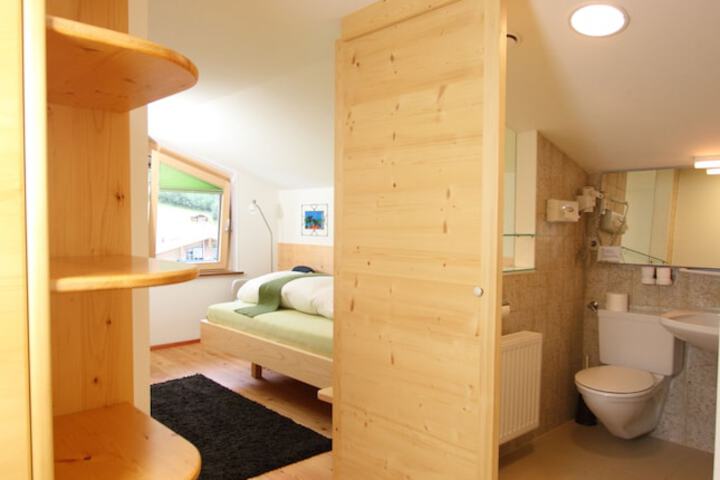 Room 7 of 48
