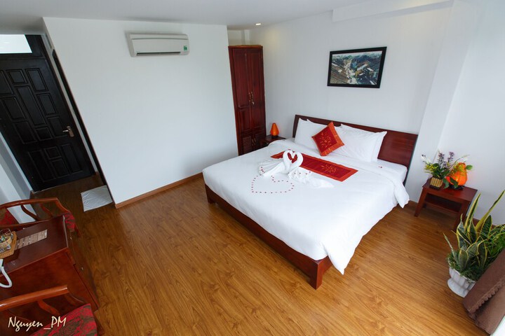 Room 13 of 40