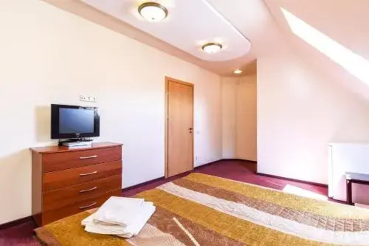 Room 2 of 9