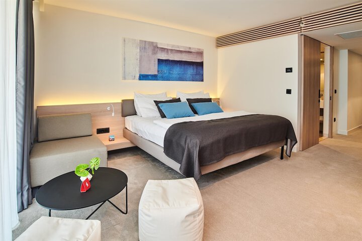 Room 14 of 52