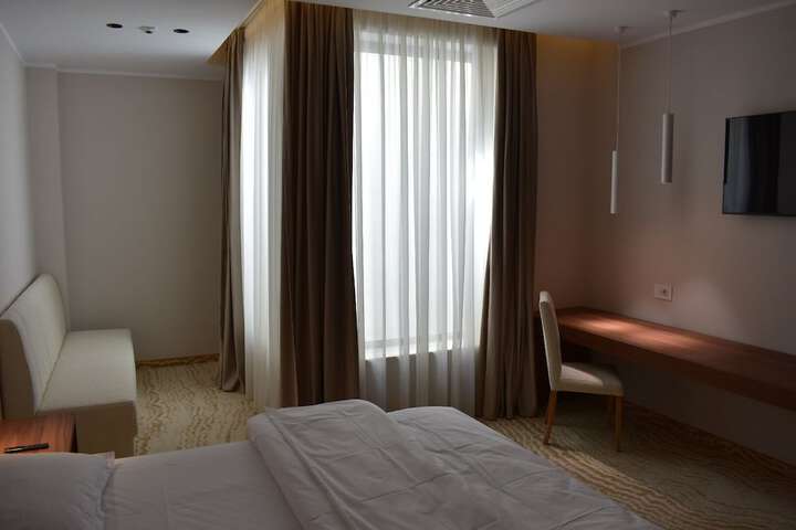 Room 6 of 36