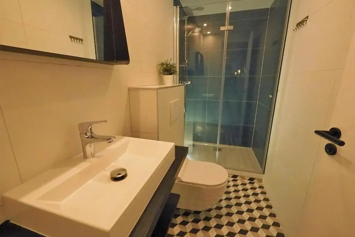 Room 6 of 20