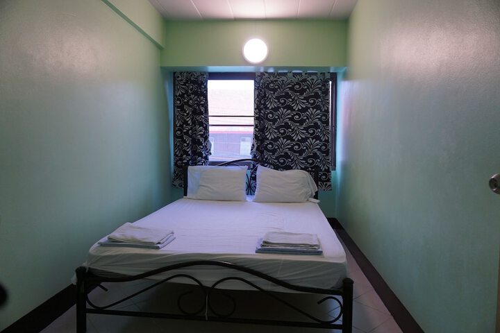 Room 6 of 49