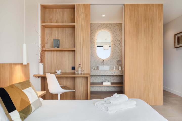 Room 32 of 62