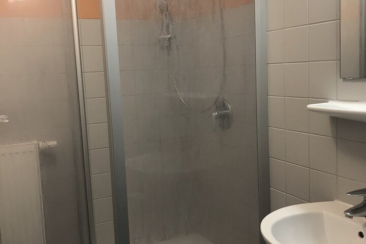 Room 17 of 33