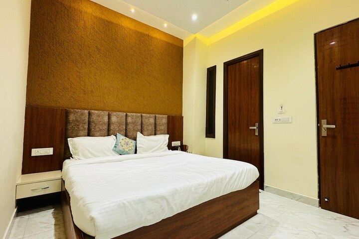 Room 12 of 35