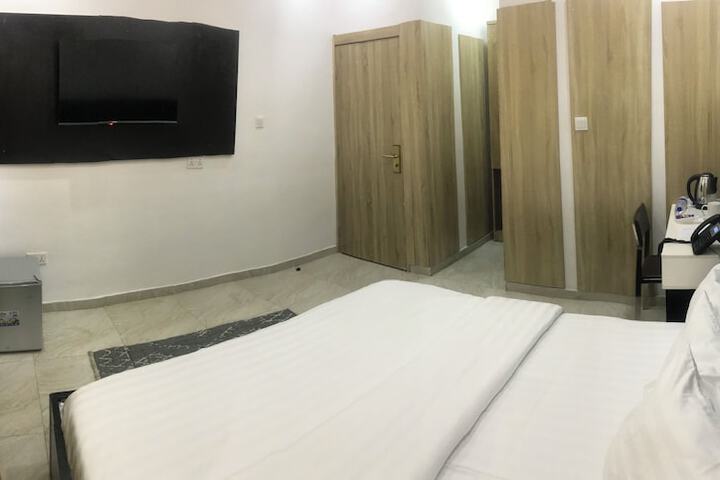 Room 5 of 66