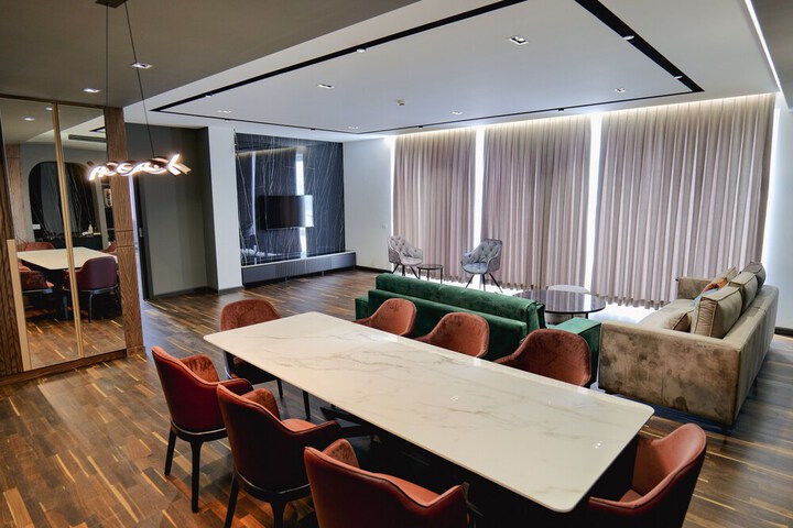 Room 18 of 148