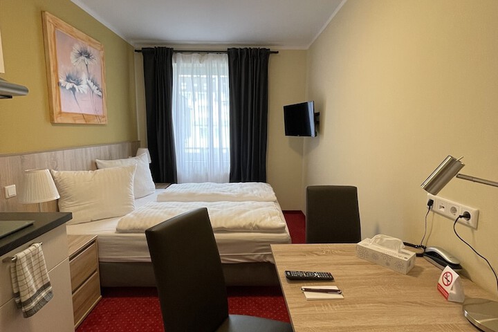 Room 42 of 99