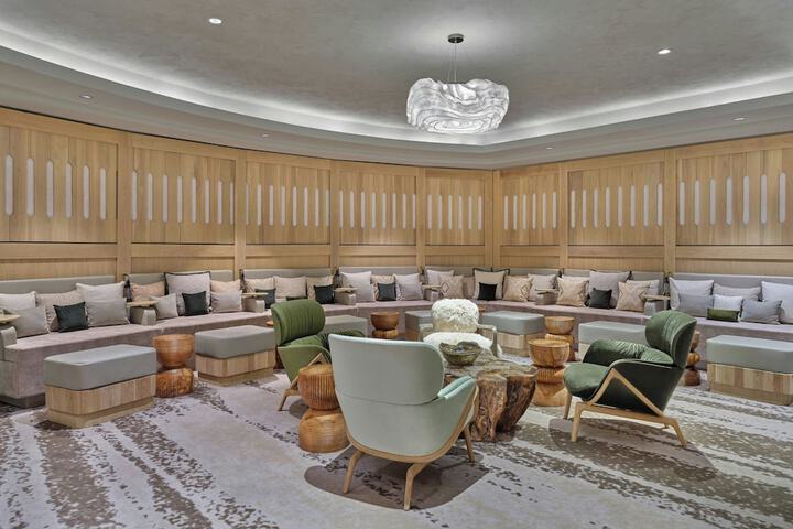 Lounge 158 of 194