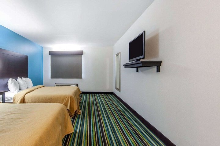 2 Double Beds (6 of 9)