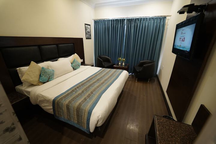 Room 9 of 31