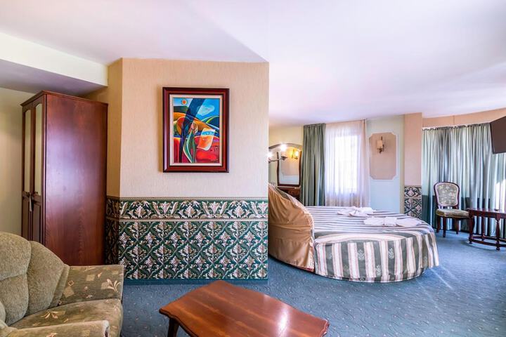 Room 32 of 72
